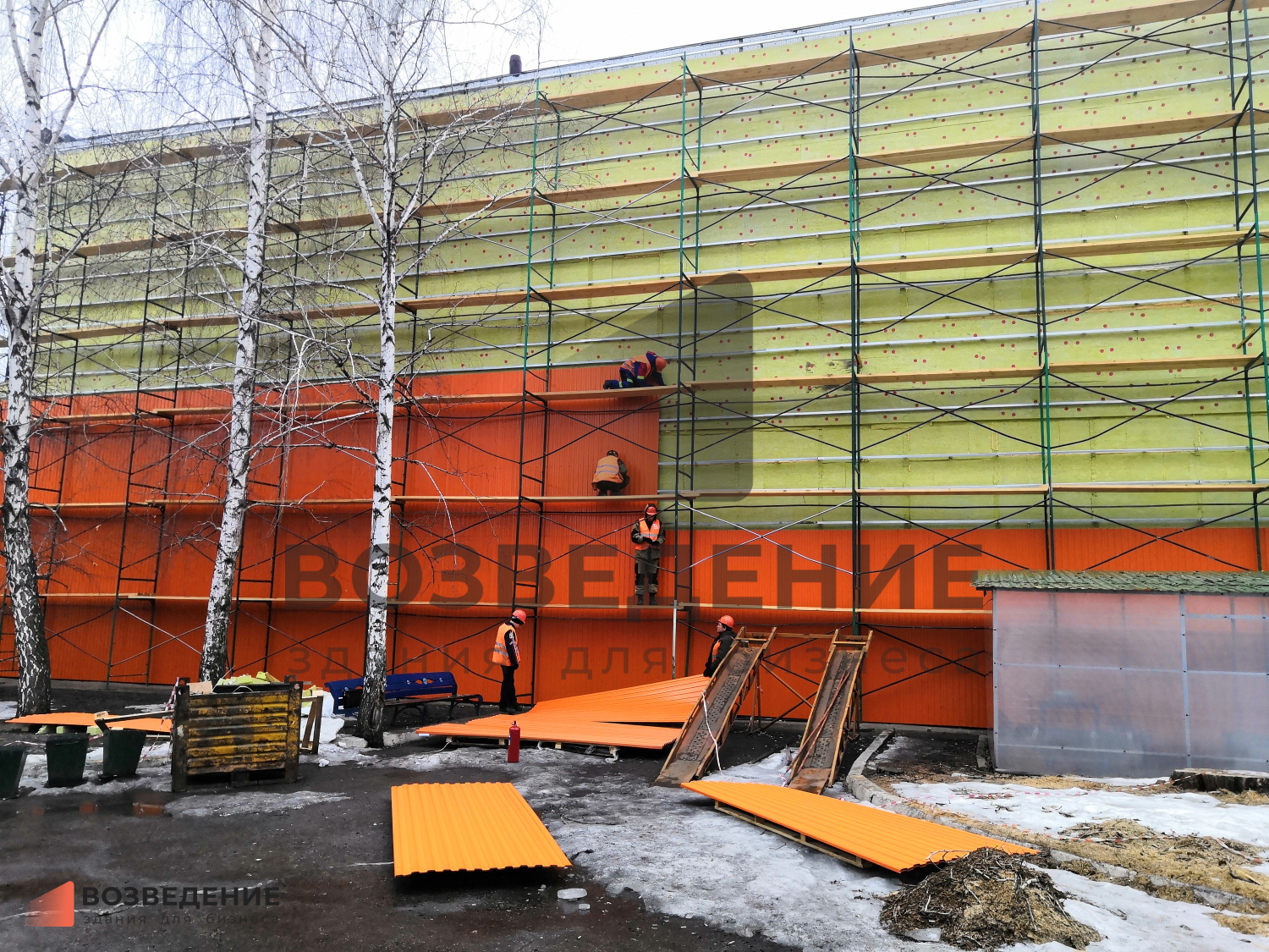 Реконструкция фасада производственного комплекса 15 000 м² — дизайн-проект, утепление, отделка за 4 месяца зимой