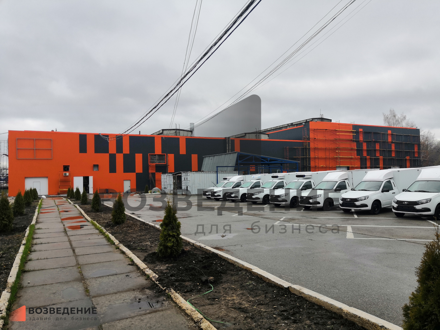 Реконструкция фасада производственного комплекса 15 000 м² — дизайн-проект, утепление, отделка за 4 месяца зимой