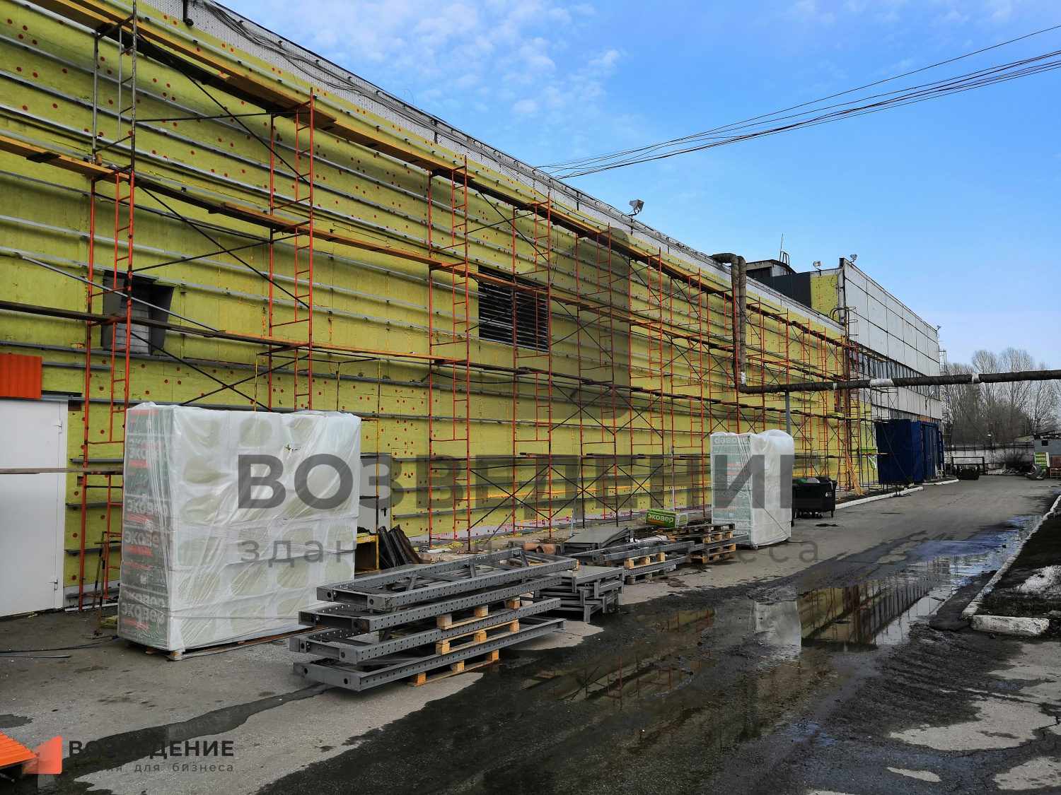 Реконструкция фасада производственного комплекса 15 000 м² — дизайн-проект, утепление, отделка за 4 месяца зимой