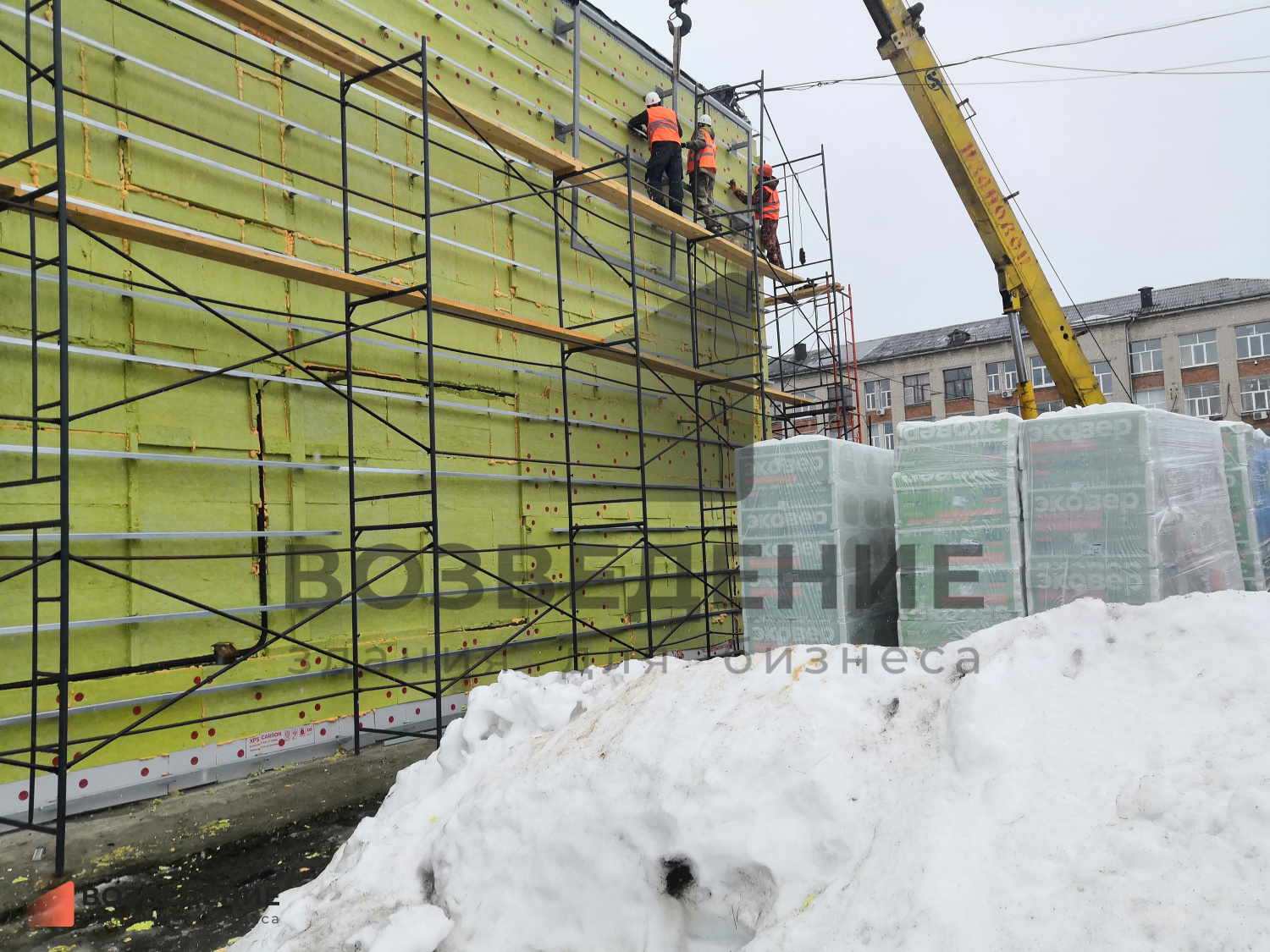 Реконструкция фасада производственного комплекса 15 000 м² — дизайн-проект, утепление, отделка за 4 месяца зимой