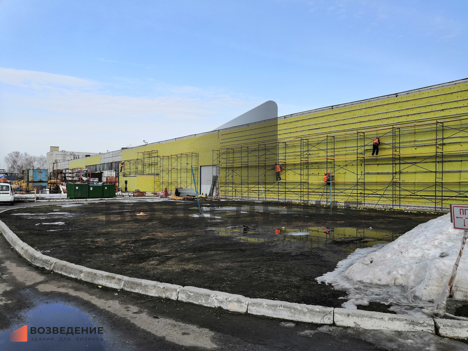 Реконструкция фасада производственного комплекса 15 000 м² — дизайн-проект, утепление, отделка за 4 месяца зимой