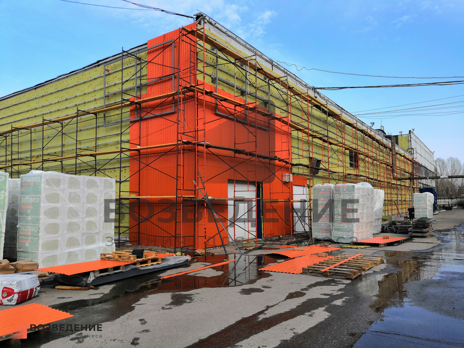 Реконструкция фасада производственного комплекса 15 000 м² — дизайн-проект, утепление, отделка за 4 месяца зимой