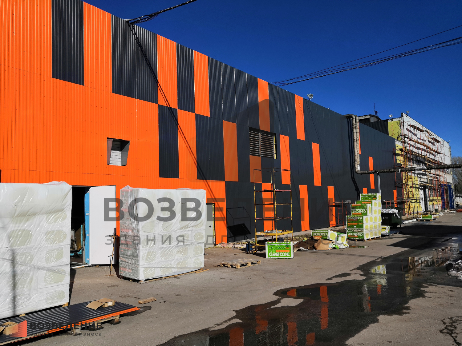 Реконструкция фасада производственного комплекса 15 000 м² — дизайн-проект, утепление, отделка за 4 месяца зимой