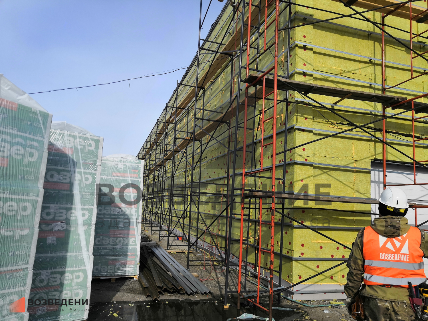 Реконструкция фасада производственного комплекса 15 000 м² — дизайн-проект, утепление, отделка за 4 месяца зимой